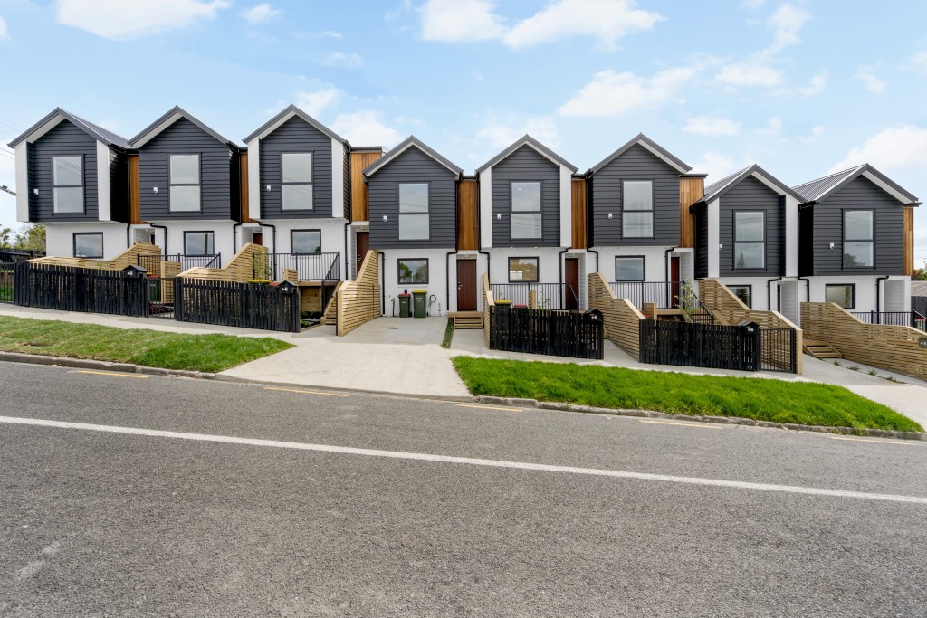 Windermere Crescent - 1